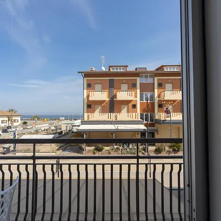 Fronte Mare 60 * Римини