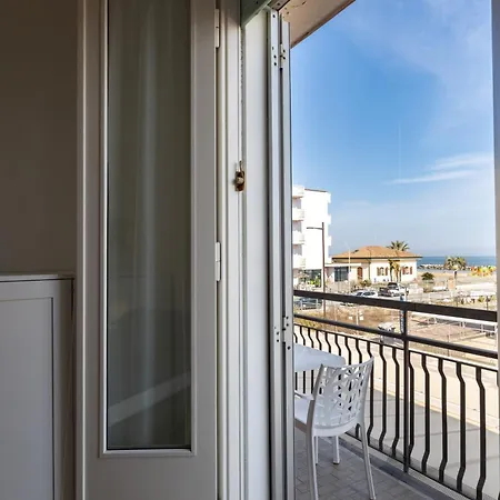 Appartamento Fronte Mare 60 *